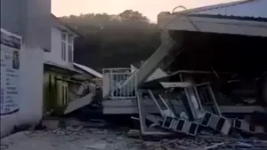 Indonezia, zguduită de un cutremur cu magnitudinea 7,7. A fost emisă o alertă de tsunami