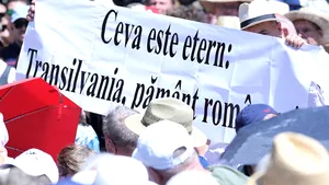 Discursul lui Viktor Orban, întrerupt de protestatari la Băile Tuşnad: „Transilvania, pământ românesc”