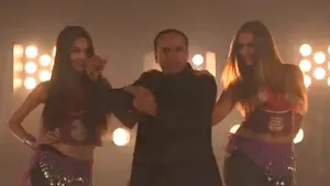 Vânzătorul de peşte devenit star pop în Marea Britanie a fost deportat în Pakistan - VIDEO