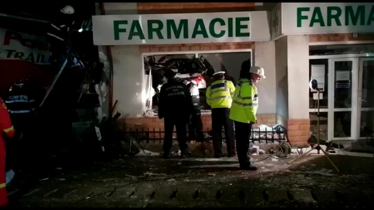 Prahova: Şofer mort după ce a intrat cu TIR-ul într-o farmacie