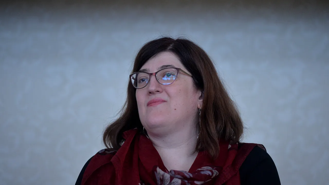 Manuela Catrina, directorul adjunct al DNSC, demisionează în urma acuzaţiilor fostului ambasador al SUA cu privire la legăturile sale cu China