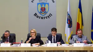 SCANDAL la Primăria Capitalei între un grup de cetăţeni şi poliţiştii locali, după ce nu li s-a permis accesul în sala de consiliu/ Firea: Au intrat cu forţa în primărie, vom face plângere penală