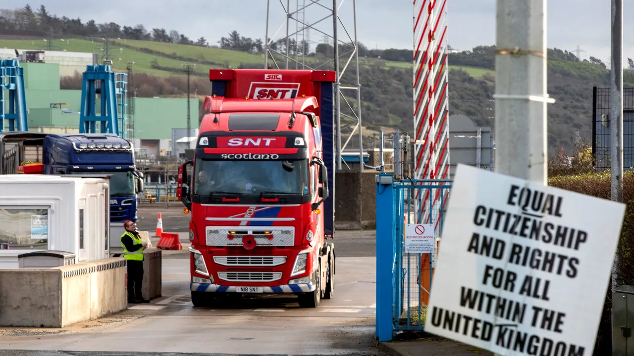 Brexit-ul cauzează probleme comerciale în relaţia cu Uniunea Europeană. Costurile crescute şi întârzierile la frontieră pun noi bariere firmelor britanice