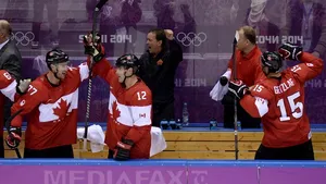 Hochei pe gheaţă: Obama a pierdut pariul cu premierul canadian şi îi datorează două lăzi de bere