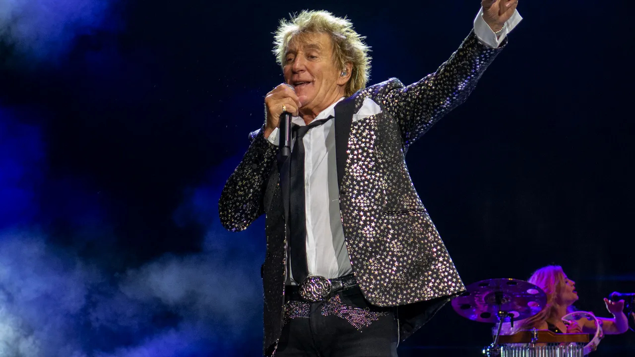 Rod Stewart ajunge la 80 de ani şi încă electrizează scenele lumii