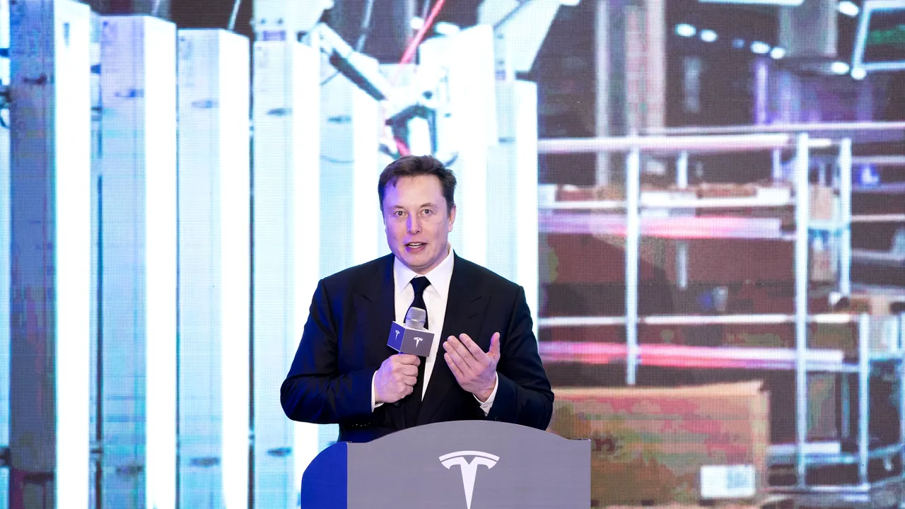 Elon Musk continuă investiţiile în China. Tesla va construi o fabrică de baterii Megapack în Shanghai