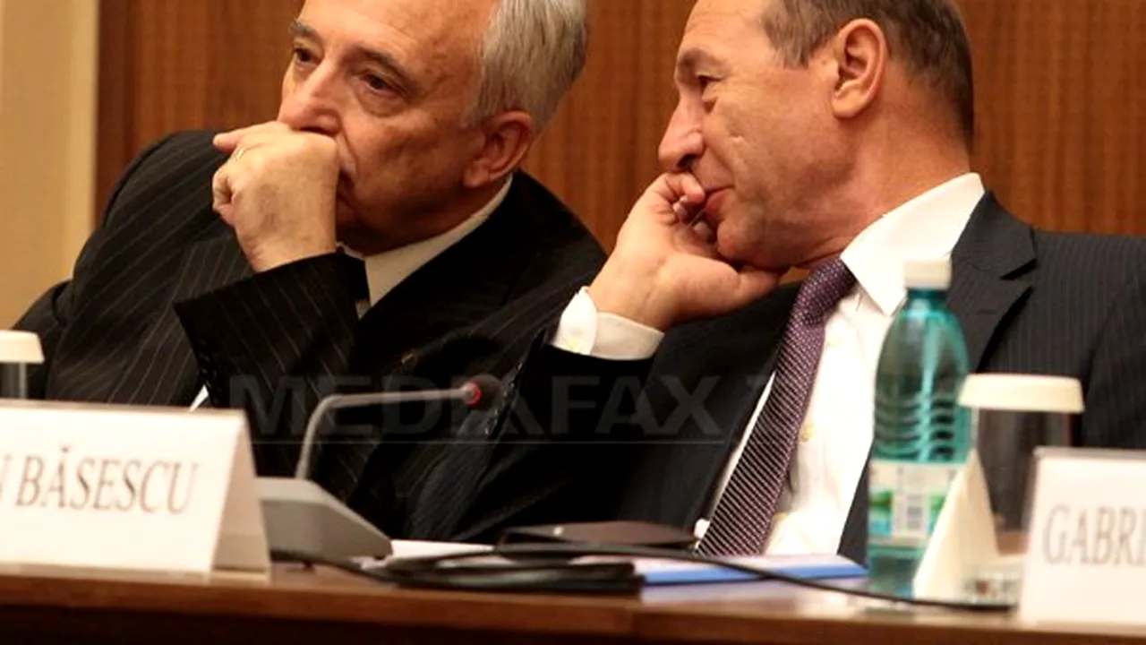 Întâlnire între preşedintele Băsescu şi Mugur Isărescu la Palatul Cotroceni, fără premierul Boc