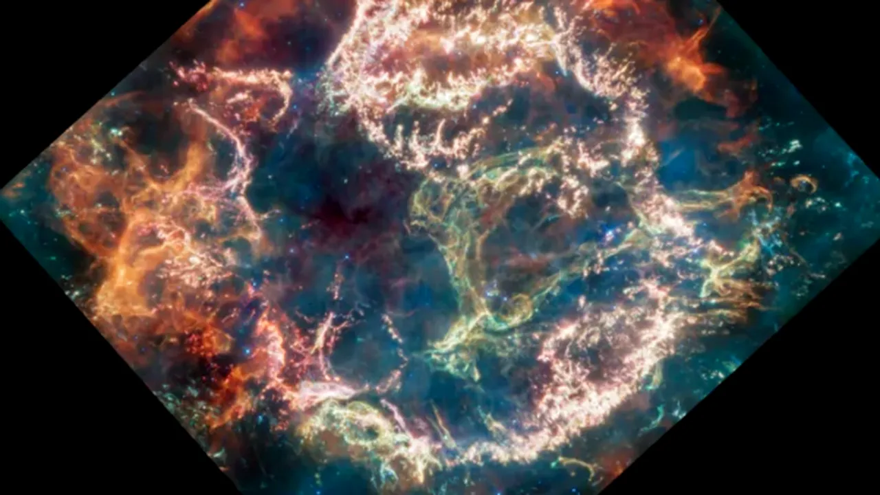 Telescopul spaţial „James Webb” surprinde un „monstru verde” din interiorul unei supernove 