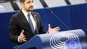 Adrian Axinia (europarlamentar AUR/ECR): „PNL și USR au dus cazul Fritz la Bruxelles și au pus în pericol 770 de milioane de euro care aparțin României”