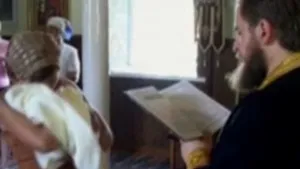 Bebeluş de o lună şi jumătate, asfixiat în timpul botezului - VIDEO