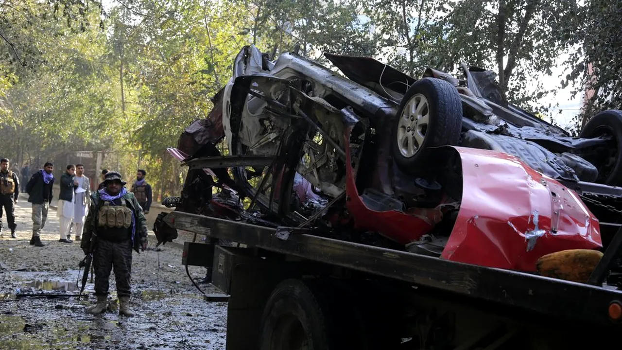 FOTO Atac cu bombă în Afghanistan. Trei persoane, printre care şi un fost prezentator de televiziune, au fost ucise 