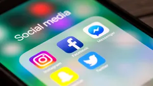 Twitter testează introducerea de story-uri după modelul Snapchat Instagram şi Facebook