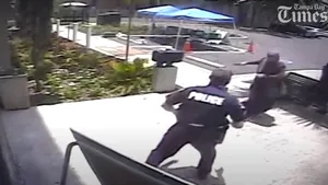 Sora unui luptător ISIS, împuşcată mortal după ce a atacat un poliţist cu un cuţit pe o stradă din Florida

