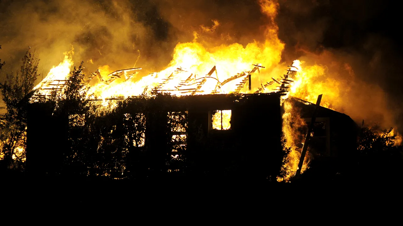 FOTO Unul dintre cele mai mari incendii din istoria Californiei continuă să facă ravagii. Un oraş istoric a ars din temelii