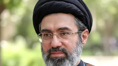 DEZVĂLUIRI The Telegraph: Noi detalii despre cum a rămas în viață noul lider suprem al Iranului. O mișcare de ultim moment l-a salvat