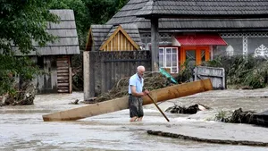 În ultimele 24 de ore, au fost afectate de inundaţii 20 de localităţi din nouă judeţe