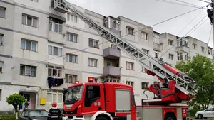O femeie a fost scoasă din baie cu ajutorul pompierilor, după ce a rămas închisă pe interior. Aventura prin care a trecut în câteva ore