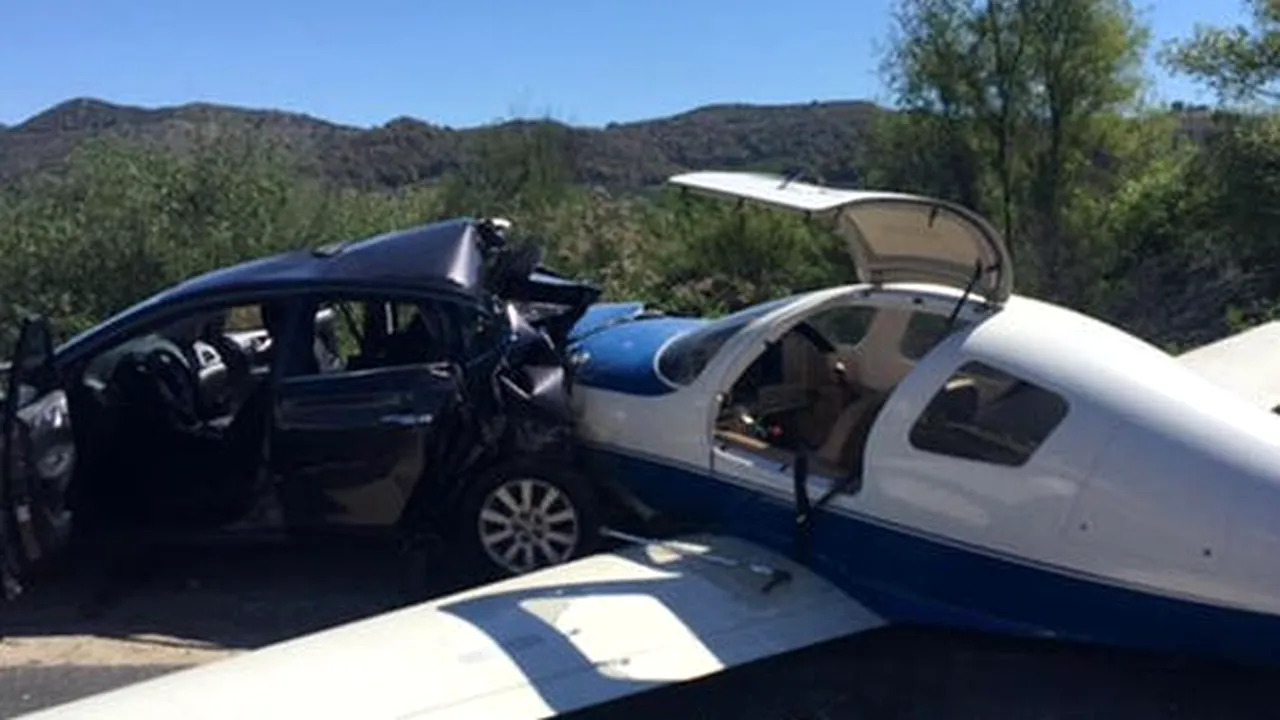 Un mort şi cinci răniţi după ce un avion a lovit o maşină, pe o autostradă din Statele Unite - VIDEO