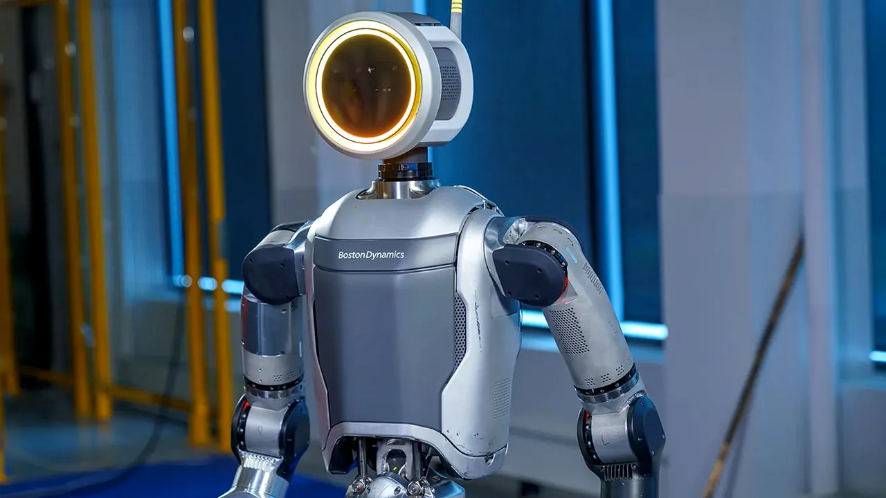 Boston Dynamics prezintă robotul umanoid Atlas, complet electric