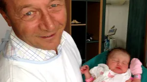 Băsescu, despre nepoata sa: Cu cât ia în greutate, cu atât devine mai zgomotoasă 