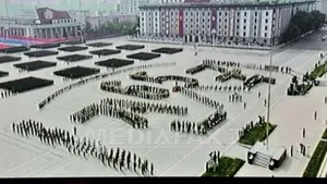 Paradă militară uriaşă la Phenian marcând 65 de ani de la crearea Republicii populare - FOTO