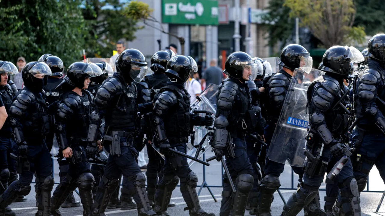 Alți cinci suspecți, reținuți după violențele de la protestul din Piața Victoriei. Unul ar fi lovit un jandarm