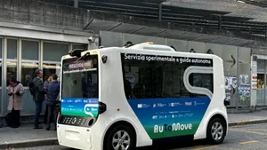 Italia a testat primul autobuz care se conduce singur. Ce s-a întâmplat după 1.280 de kilometri prin oraș