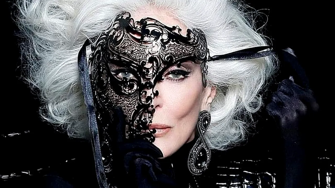 Fashion Icon legendar. Cel mai în vârstă supermodel din lume, Carmen Dell'Orefice, şedinţă nud inedită