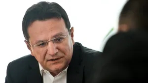 Maior: Îmi voi prezenta mandatul noului preşedinte, până atunci nu confirm interesul pentru un anume rol