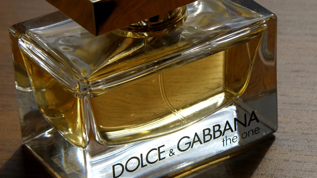 Produsele Dolce & Gabbana, ELIMINATE din marile magazine online din China. Compania i-a supărat pe cetăţenii din statul asiatic