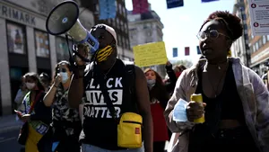 Noua Inchiziţie. Americanii care nu se supun curentului „woke” sunt aspru sancţionaţi la şcoală sau la locul de muncă