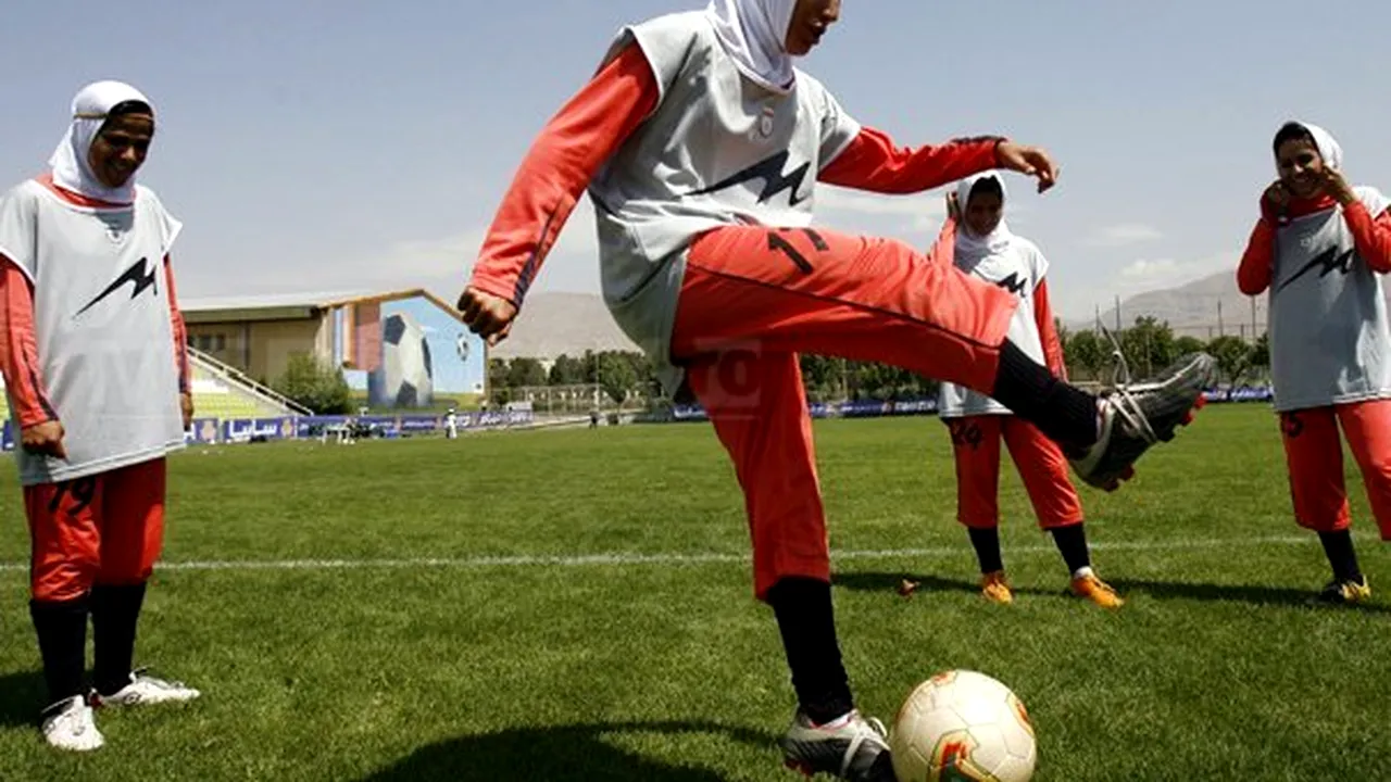 Iranul respinge o echipă feminină de fotbal din cauza pălăriilor alese în locul vălului islamic
