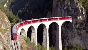 Cel mai lung tren de pasageri din lume: călătorie de Cartea Recordurilor în Elveţia

