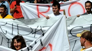 Mii de persoane protestează în L'Aquila faţă de summitul G8