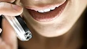 Telefonul mobil care conţine nichel poate cauza o alergie a pielii