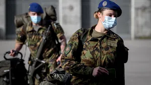 Femeile din armata elveţiană au dobândit dreptul de a purta lenjerie de damă