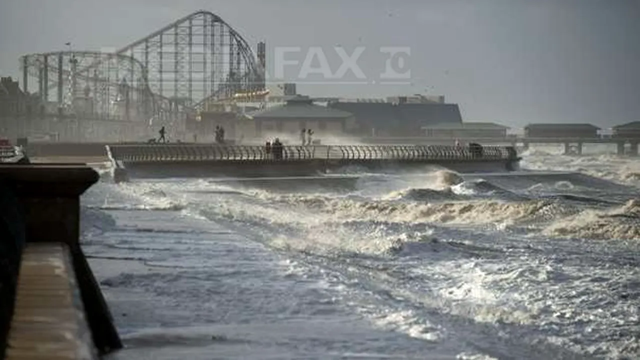 Un mort şi transporturi perturbate în Marea Britanie din cauza uraganului Gonzalo
