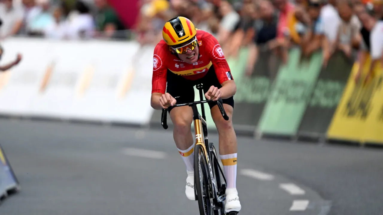 Ciclism. Etapa a 3-a din Turul Țărilor de Jos, anulată după intrarea unei mașini pe traseu