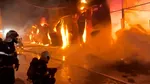 Dragonul Roșu arde generalizat: O parte din structura clădirii s-a prăbușit