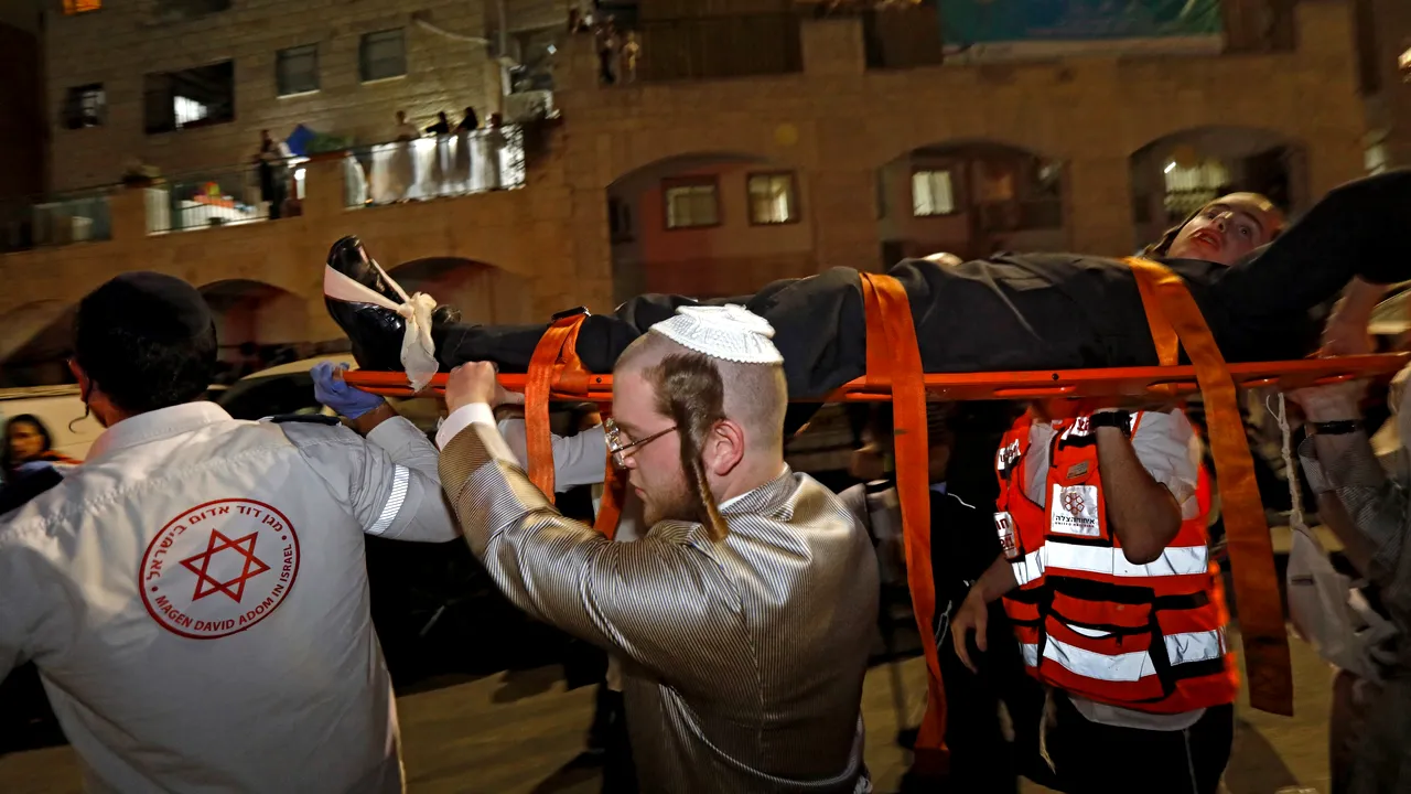 Doi morţi şi zeci de răniţi în Israel, într-o sinagogă de lângă Ierusalim. O tribună s-a prăbuşit sub greutatea credincioşilor 