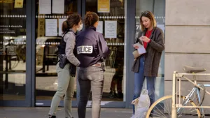 „Soţul meu poate să-şi vadă amanta?