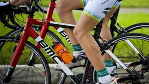 Sute de persoane participă la Parada de Biciclete din Piteşti
