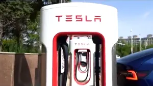 Elon Musk vrea să lege Londra de China. Tesla a deschis o rută Supercharger, de 5.000 de km