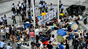 Poliţia evacuează prin forţă sediul Guvernului din Hong Kong, ocupat de protestatari