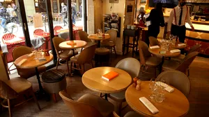 Patronii restaurantelor spun că nu vor supravieţui doar cu încălzitoare pe terase