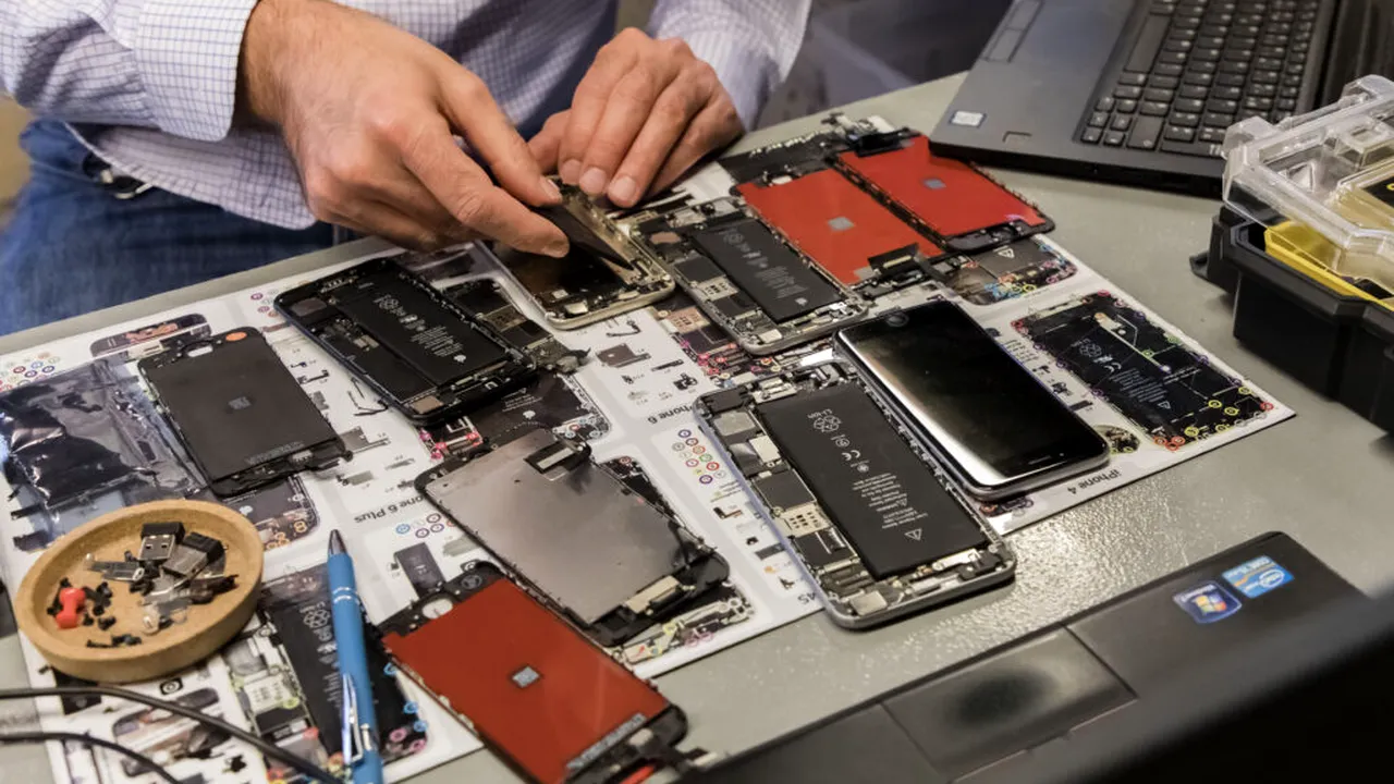 Malaezia interzice complet importurile de deșeuri electronice