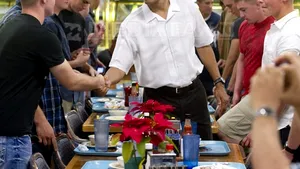 Barack şi Michelle Obama au vizitat o bază militară din Hawaii, în ziua de Crăciun