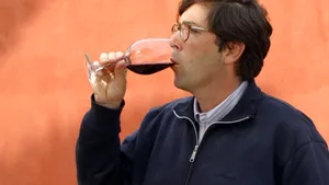 Vinul roşu, un posibil elixir al tinereţii