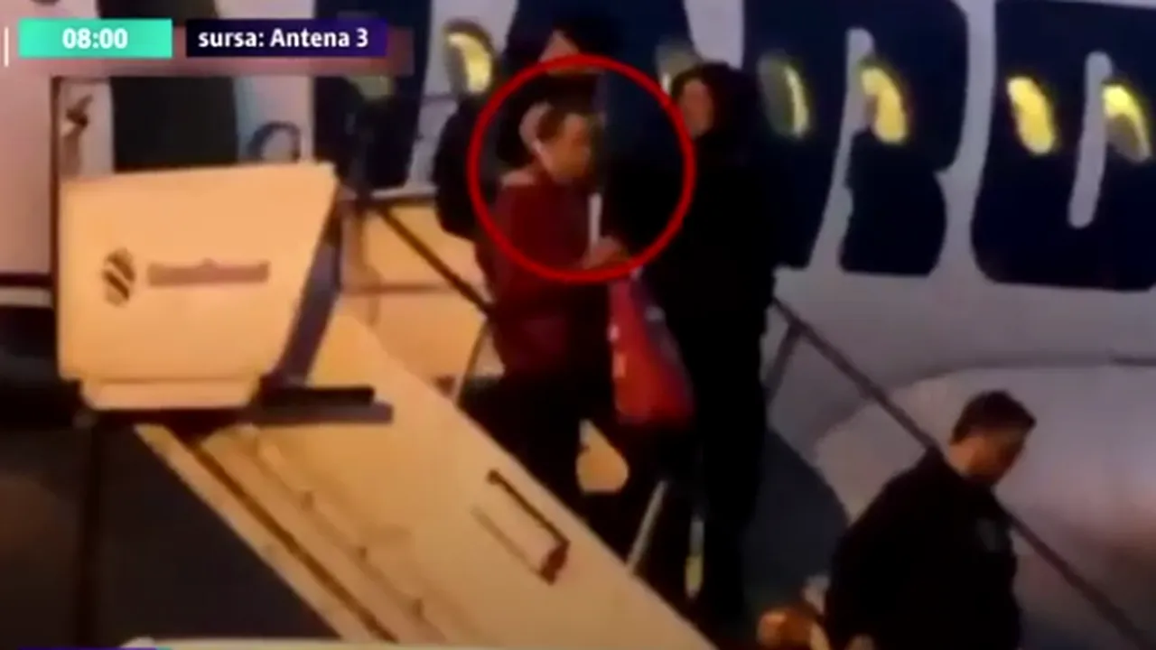Pasageră în avionul cu care a sosit Radu Mazăre în România: Am fost mutată la Business Class pentru siguranţă. Avea o privire împietrită