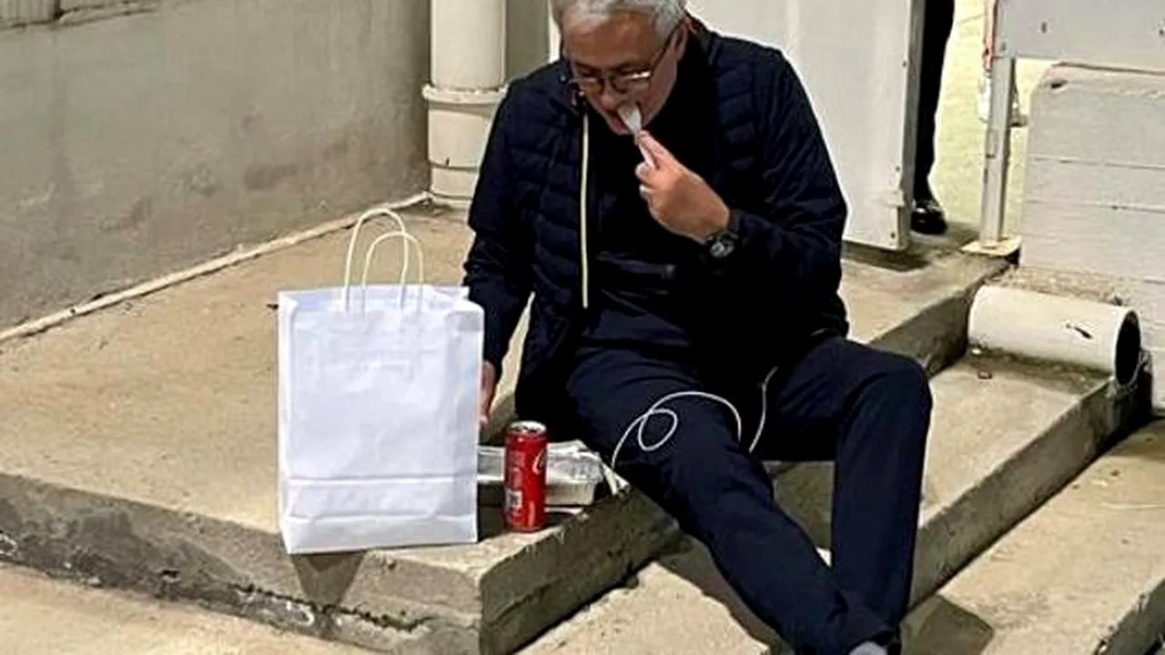 Imaginea lunii în sportul mondial: Jose Mourinho, în postură de om al străzii şi cu băutura acidulată alături